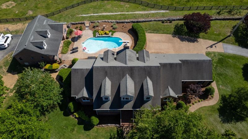 9 Stover Ln, Gordonsville, TN 38563