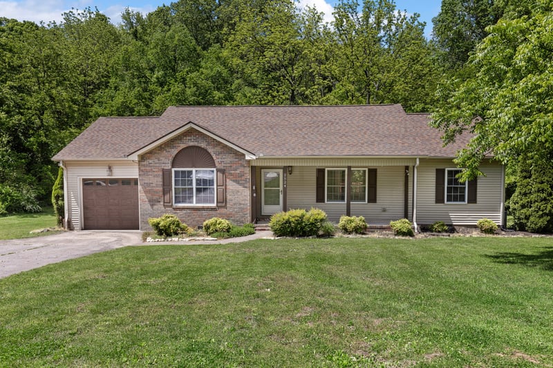 2524 Distillery Rd, Greenbrier, TN 37073