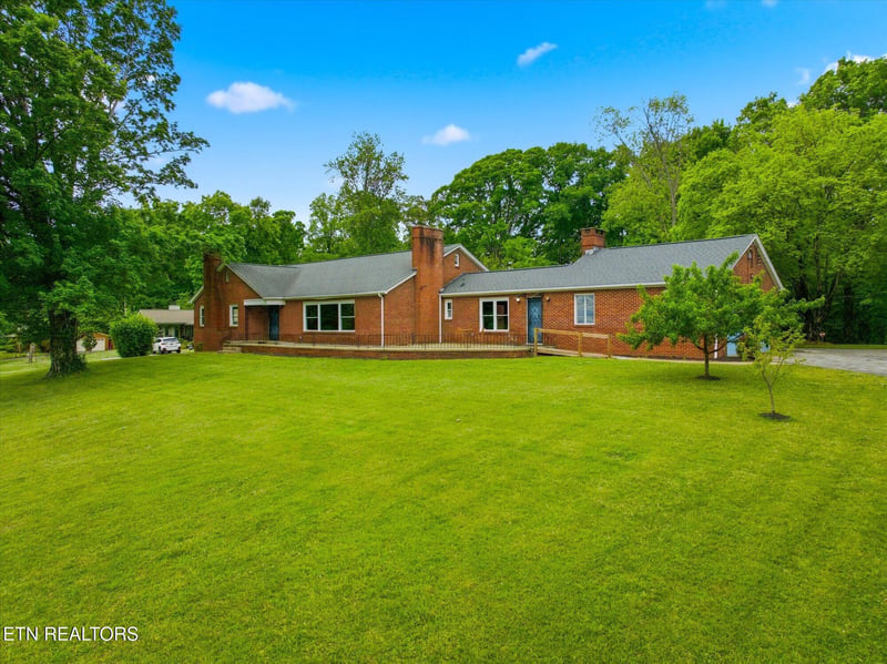 5215 E Sunset Rd, Knoxville, TN 37914