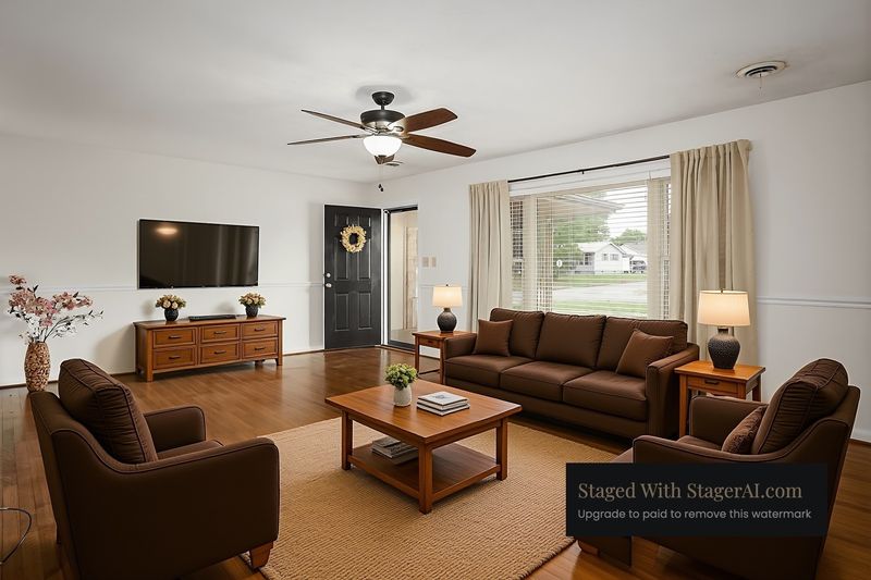 909 N Cave St N, Tuscumbia, AL 35674