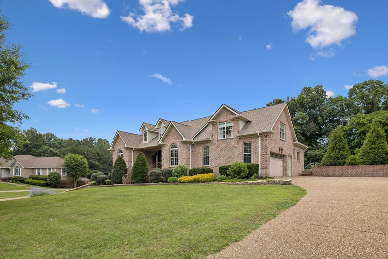 1027 Nina Dr, Springfield, TN 37172