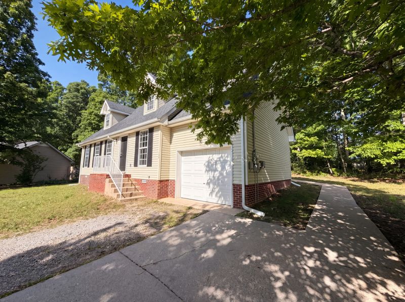 135 Silver Leaf Cir, Dickson, TN 37055