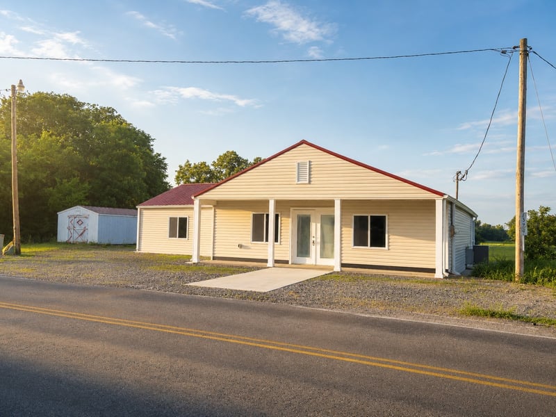 1374 Stroudsville Rd N, Adams, TN 37010