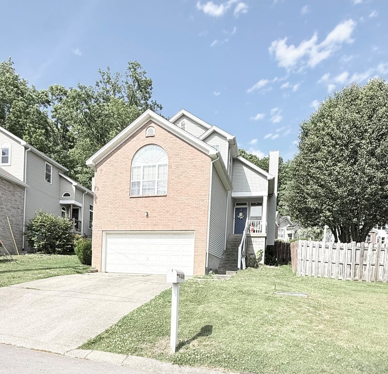 4040 Farmingham Woods Dr, Hermitage, TN 37076
