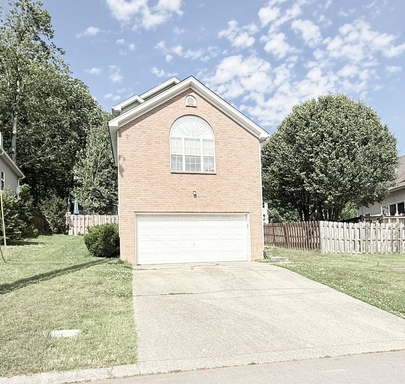 4040 Farmingham Woods Dr, Hermitage, TN 37076