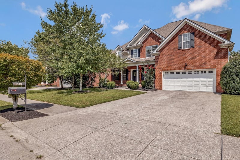 1019 Brixworth Dr, Thompsons Station, TN 37179
