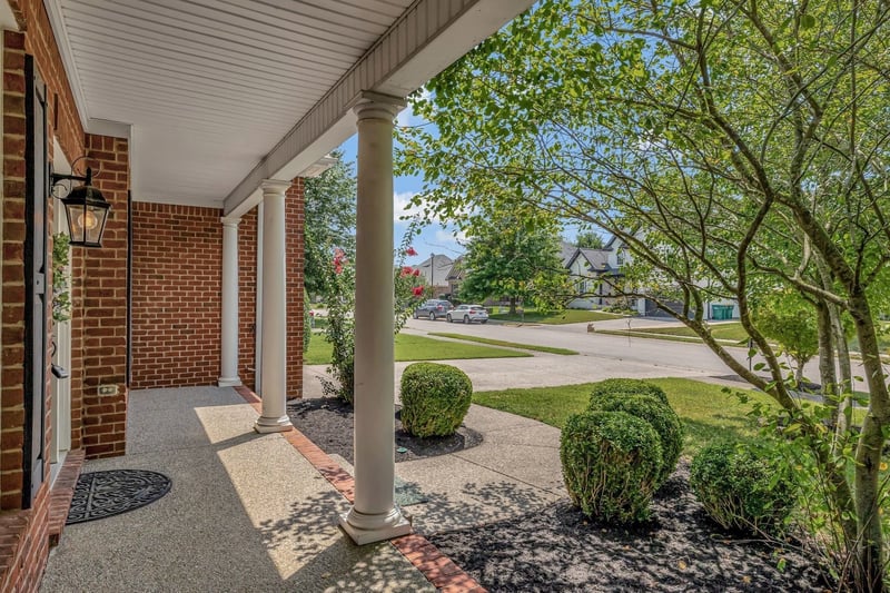 1019 Brixworth Dr, Thompsons Station, TN 37179