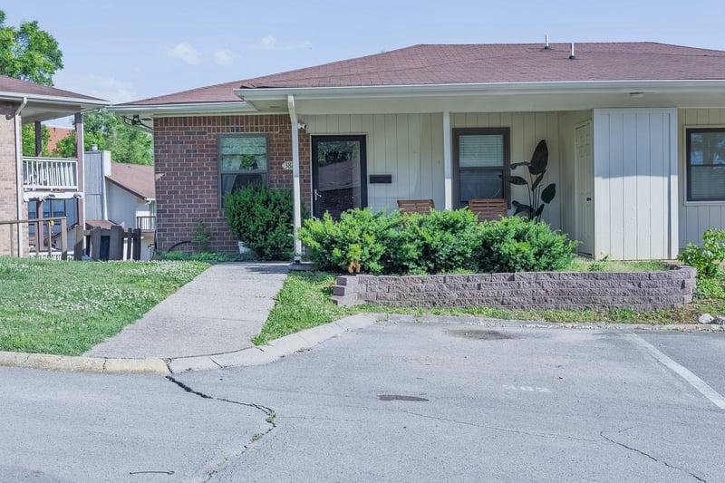 382 Deer Lake Dr, Nashville, TN 37221