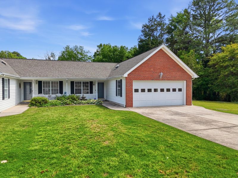 146 Flagstone Dr, Rossville, GA 30741