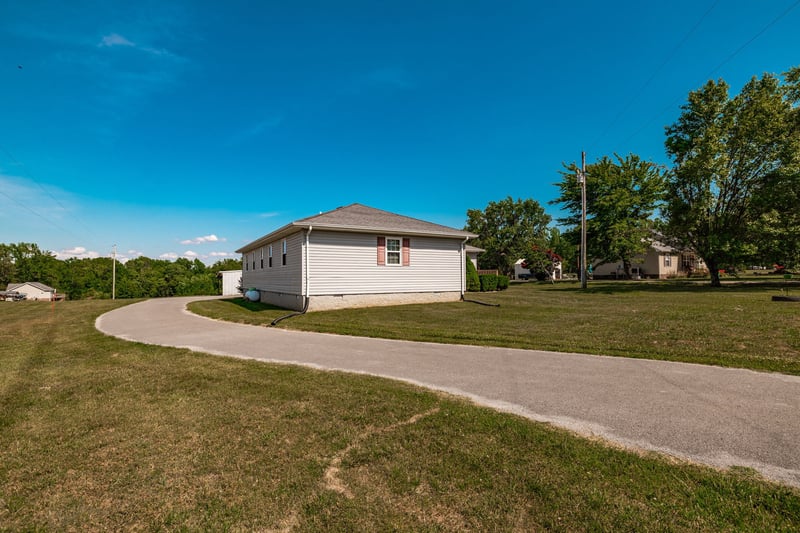 1212 Mount Vernon Rd, Bethpage, TN 37022