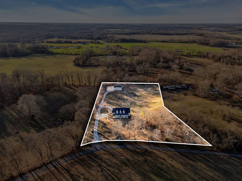5574 Dowlen Rd, Cedar Hill, TN 37032