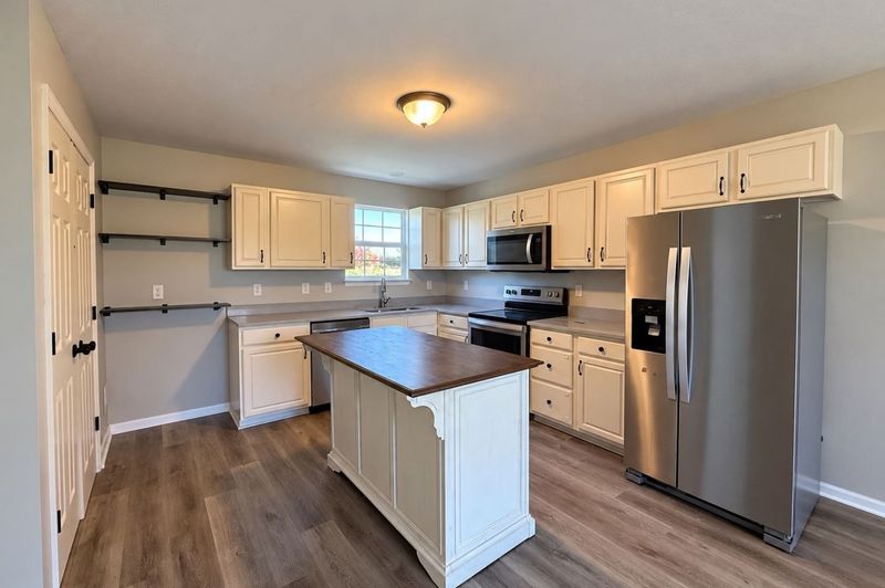 76 Mann Rd, Lebanon, TN 37087