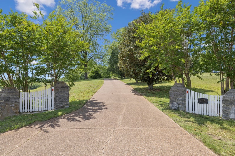 4929 Snow Creek Rd, Santa Fe, TN 38482