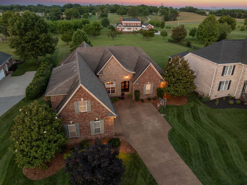 104 N Scarbrough Ct, Gallatin, TN 37066