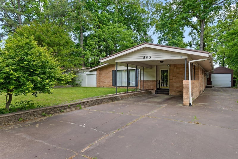 505 Thomas Dr, Rossville, GA 30741