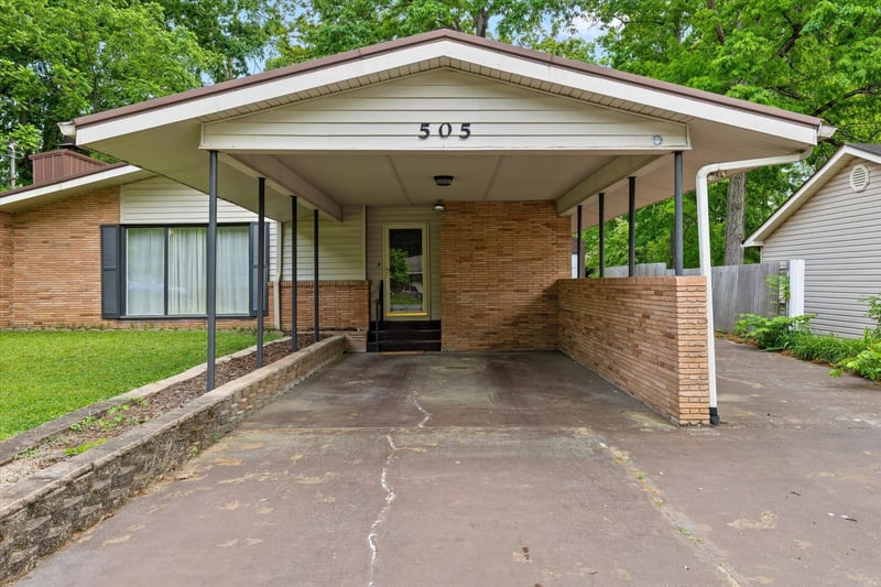 505 Thomas Dr, Rossville, GA 30741