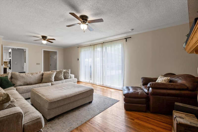 505 Thomas Dr, Rossville, GA 30741