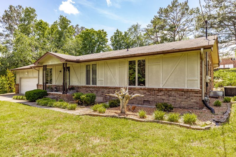 204 Bryan House Dr, Goodlettsville, TN 37072