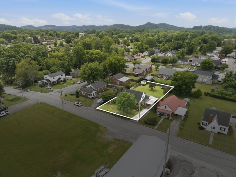 518 Jefferson Ave E, Carthage, TN 37030