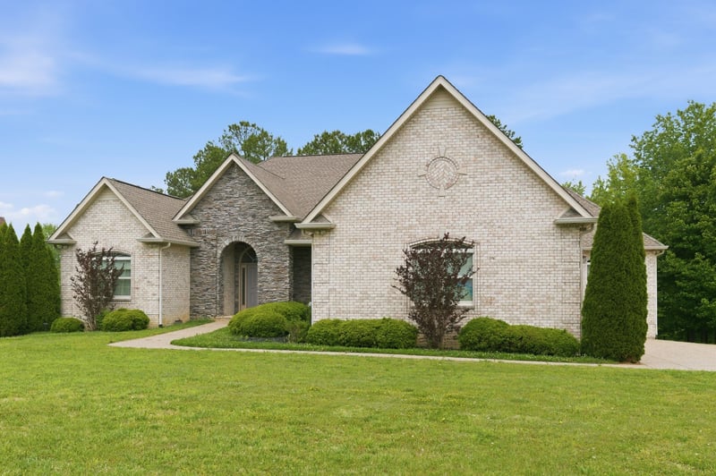 528 Country Club Dr, Dickson, TN 37055