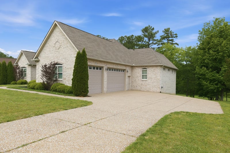 528 Country Club Dr, Dickson, TN 37055