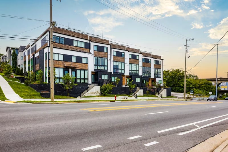 3218 Charlotte Ave, Nashville, TN 37209