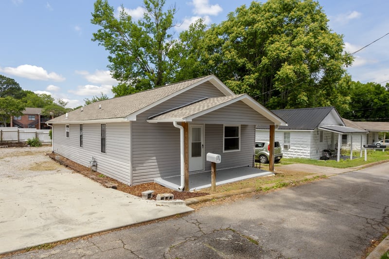 1101 Patterson Dr, Florence, AL 35630