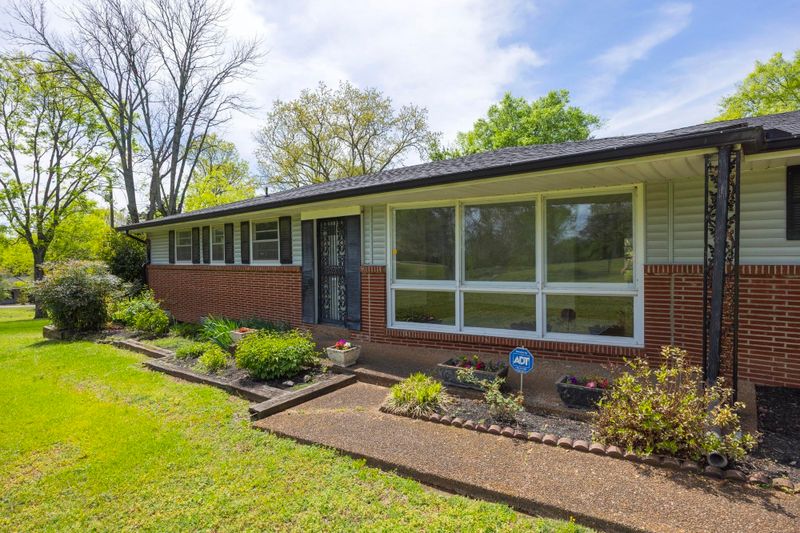 127 Riviera Dr, Hendersonville, TN 37075