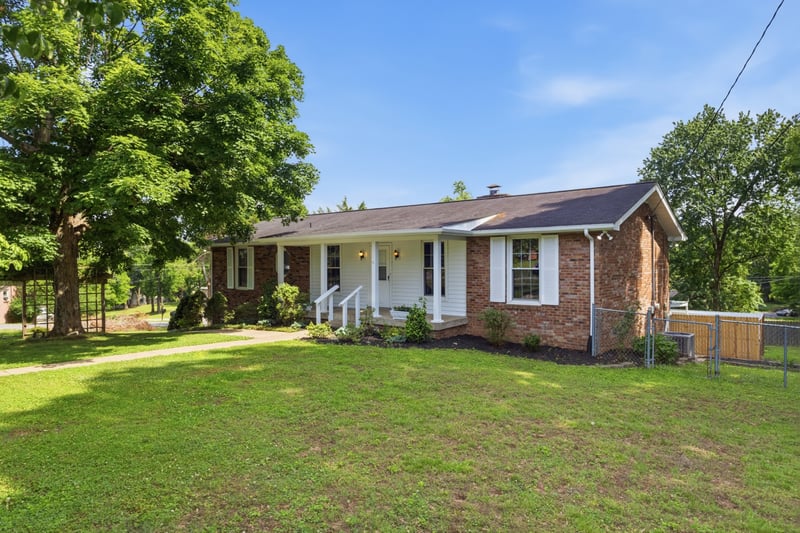 135 Gatone Dr, Hendersonville, TN 37075