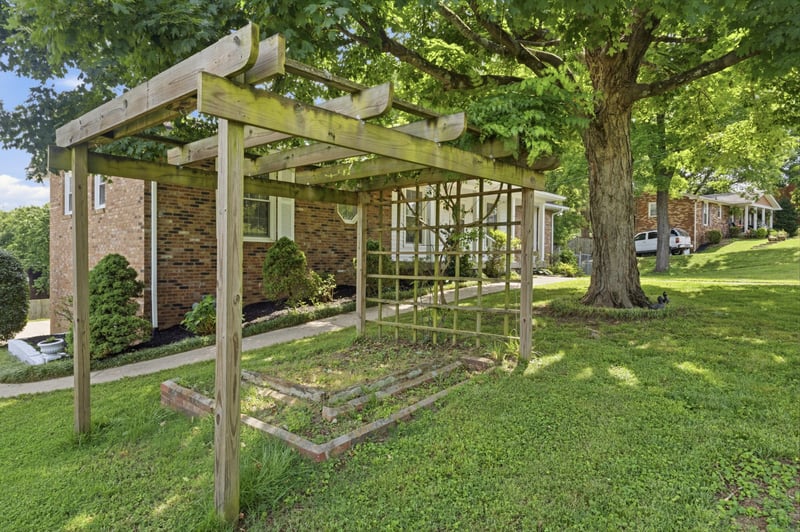 135 Gatone Dr, Hendersonville, TN 37075