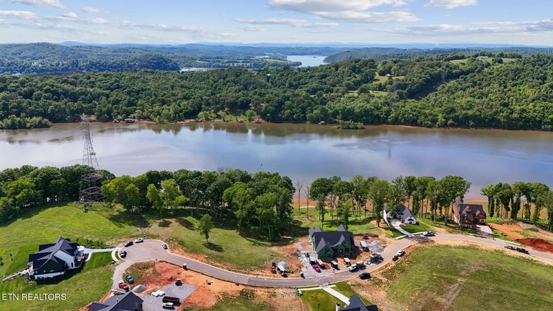 551 Firefly Dr, Loudon, TN 37774