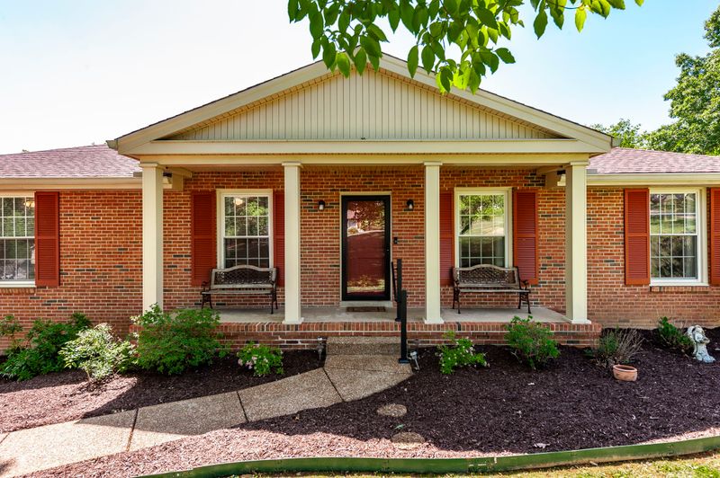 131 Honeysuckle Dr, Hendersonville, TN 37075