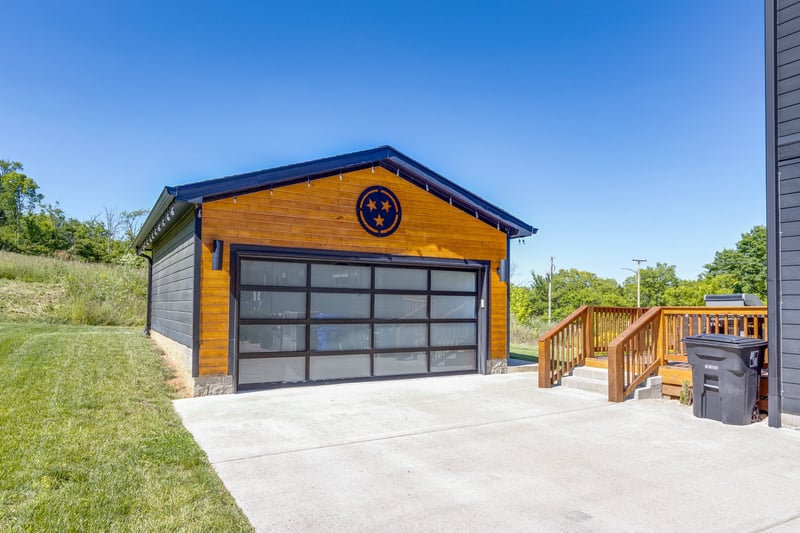 702 W 4th St, Columbia, TN 38401