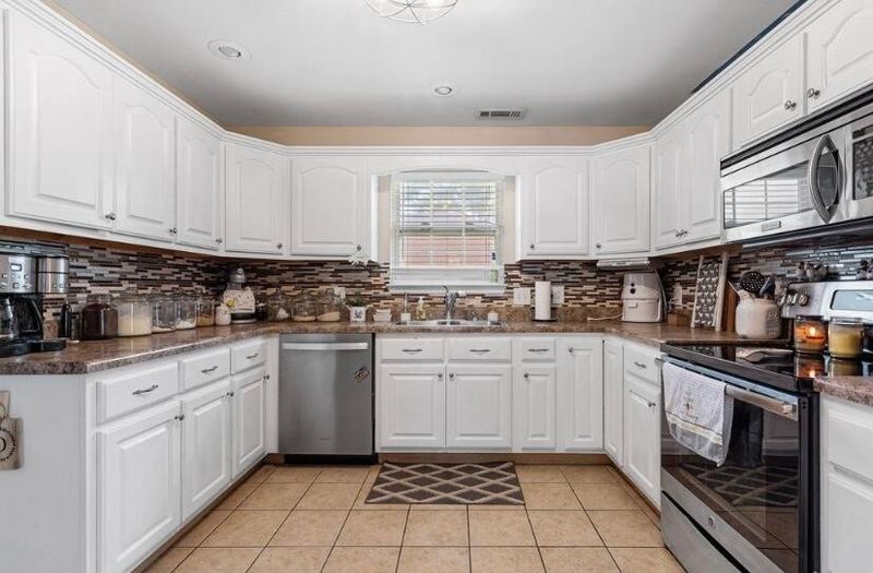647 Peachtree Cir, Ringgold, GA 30736