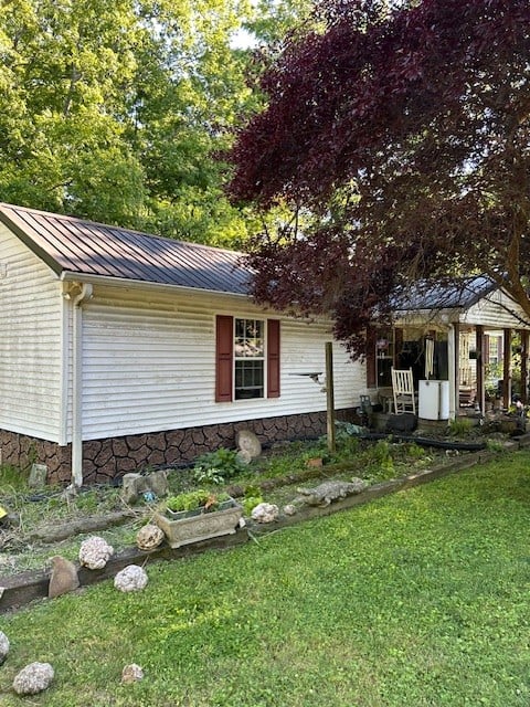 698 Clearview Rd, Cottontown, TN 37048