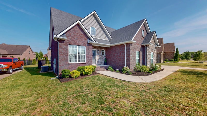 5016 Lady Thatcher Dr, Murfreesboro, TN 37129