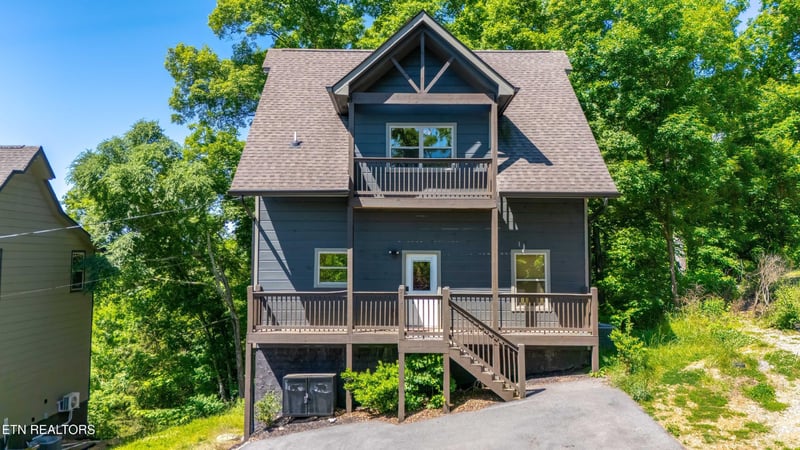 2127 Eagle Feather Dr, Sevierville, TN 37876