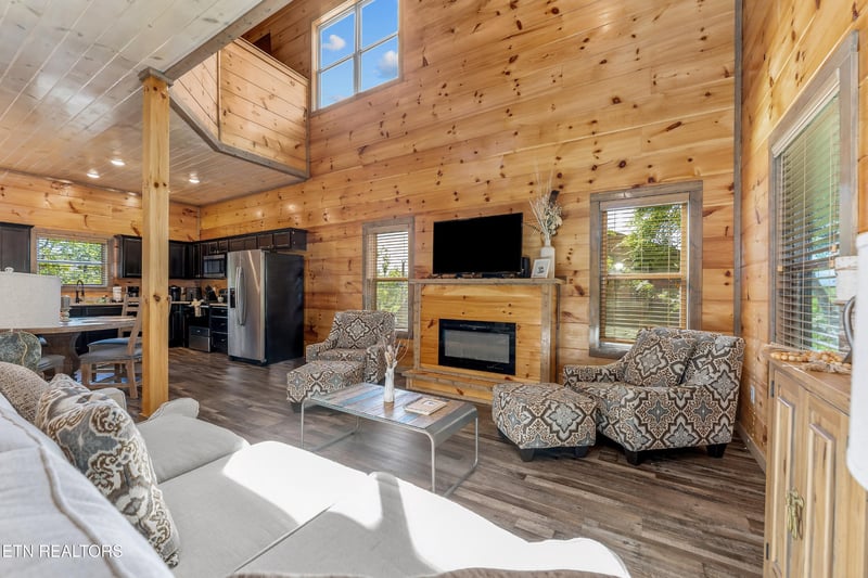 2127 Eagle Feather Dr, Sevierville, TN 37876