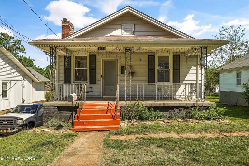 1735 Nickerson Ave, Knoxville, TN 37917