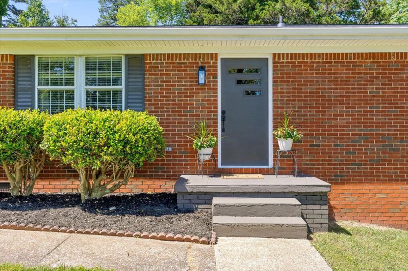 301 Signal Dr, Rossville, GA 30741