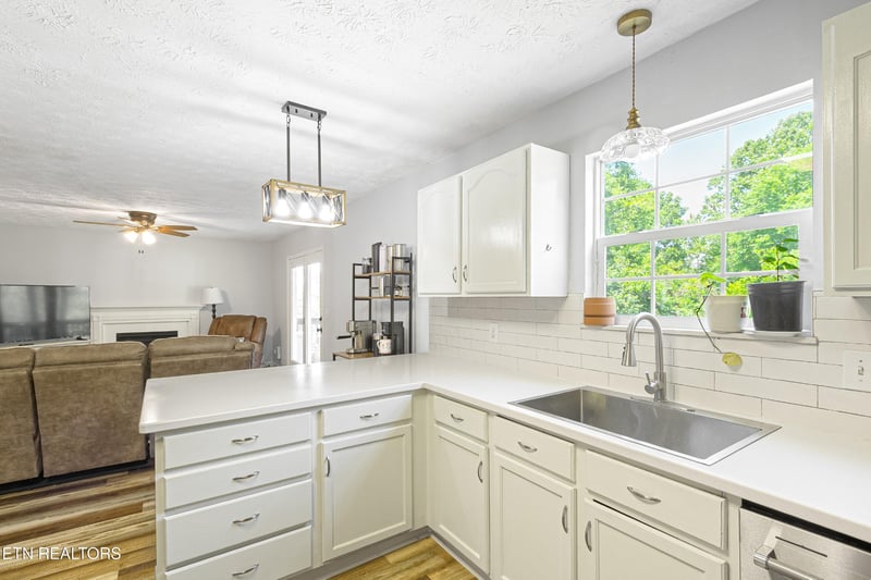 7114 Hannah Brook Rd, Knoxville, TN 37918
