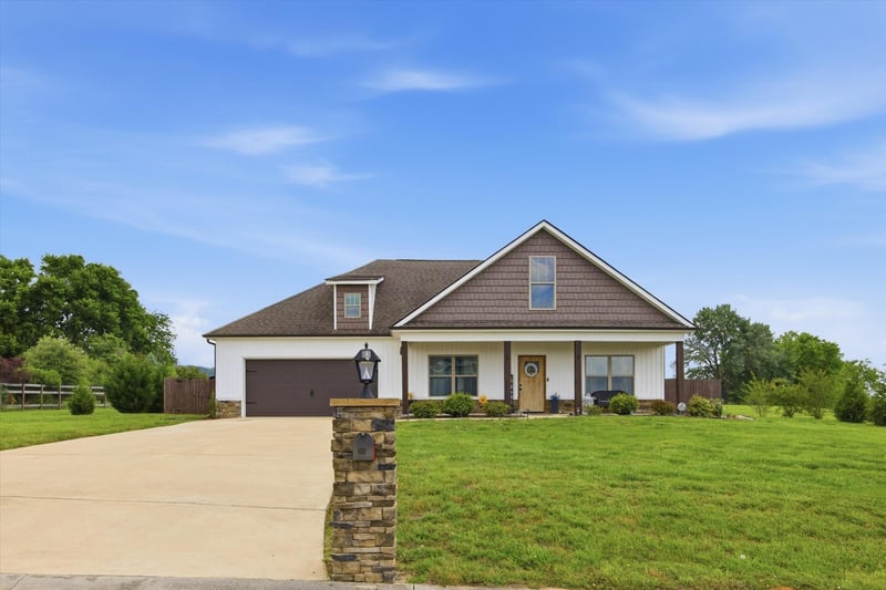 14 Farm View Cir, Rock Spring, GA 30739
