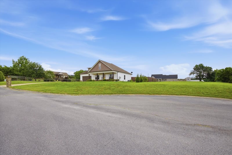 14 Farm View Cir, Rock Spring, GA 30739