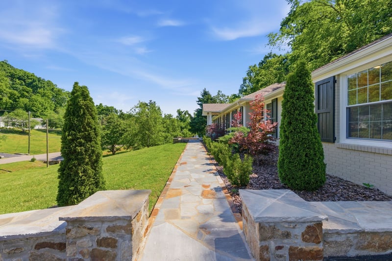 6617 Ellesmere Rd, Nashville, TN 37205