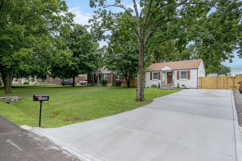 1332 Mercury Dr, Nashville, TN 37217