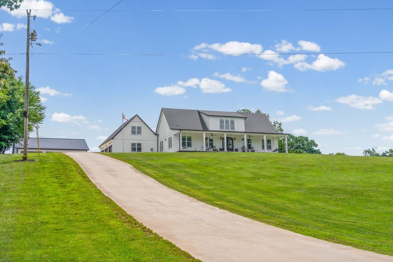 2947 Ellis Rd, Cedar Hill, TN 37032