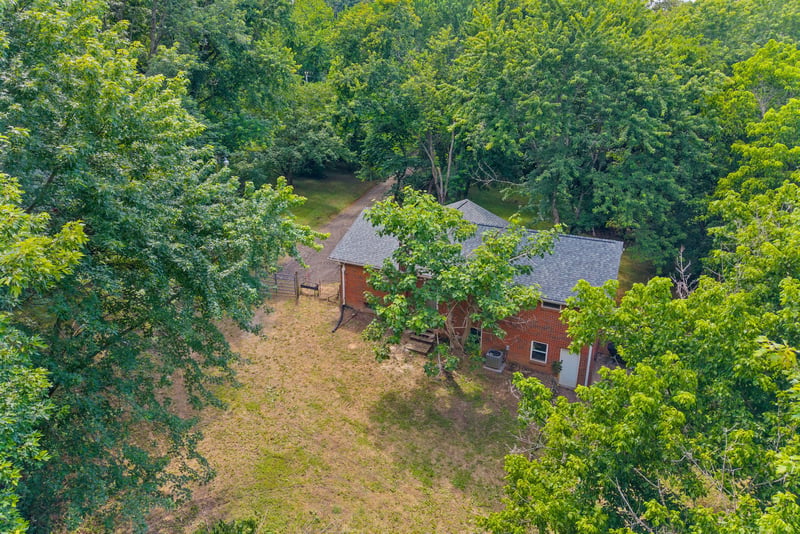 1011 Issac Clifton Rd, Chapmansboro, TN 37035