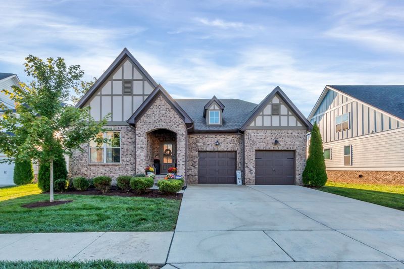 2753 Cloister Ln, Thompsons Station, TN 37179