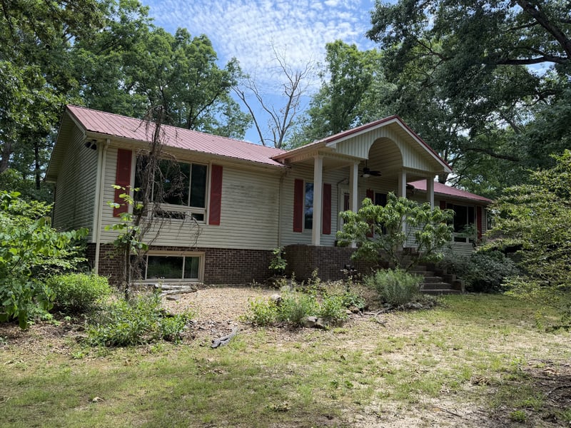 1045 Highland Dr, Dickson, TN 37055