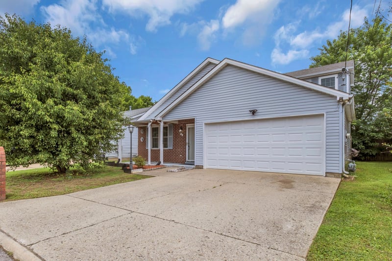 99 Edgehill Ln, Hendersonville, TN 37075